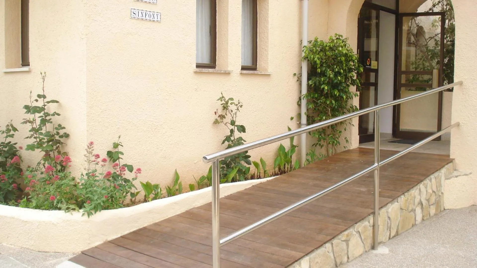 **** Aparthotel Apartamentos Sinfony Canyamel  Spain